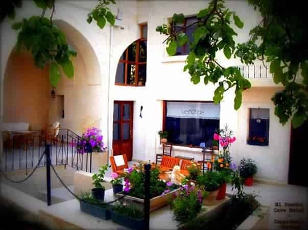 El Puente Cave Hotel